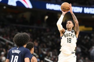 Kyshawn George (18) et Washington ont subi la loi des Bucks de Kyle Kuzma vendredi KEYSTONE/AP/Nick Wass